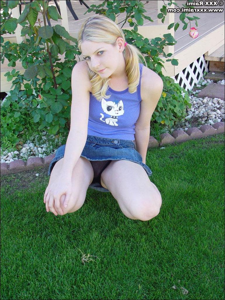 20P Pics of XXX Raimi giving you a striptease outside