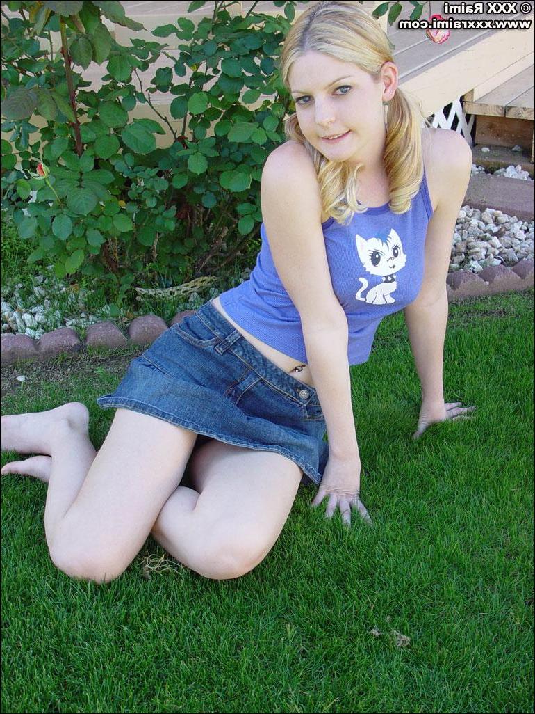 20P Pics of XXX Raimi giving you a striptease outside