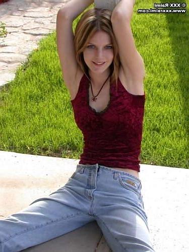 18P Raimi gets topless outside and pulls down her jeans