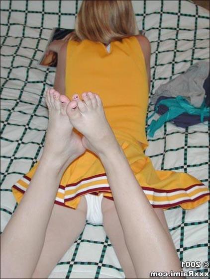 18P Cheerleader Raimi plays with a vibrator