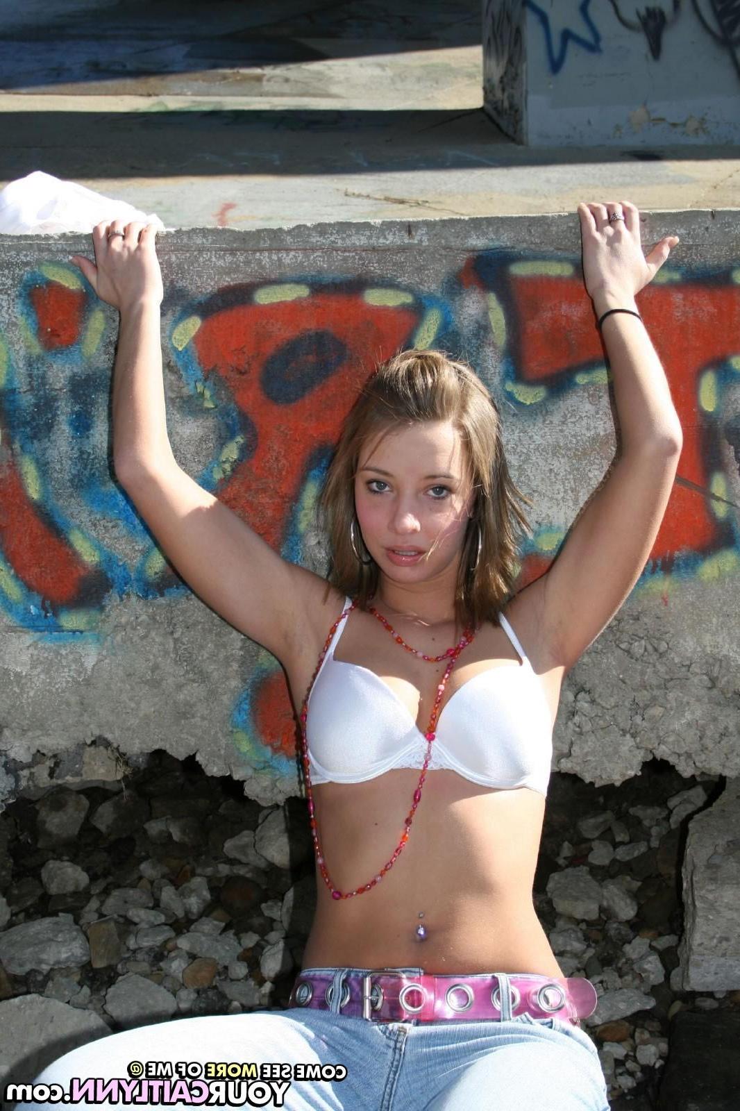15P Pictures of teen star Your Caitlynn giving you a tease outside