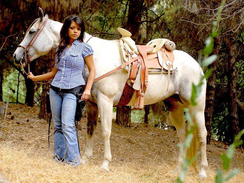 16P Pictures of Sweet Yurizan looking hot on the farm