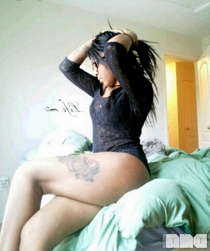 15P Ebony model Tori Sloan shows you her perky boobs
