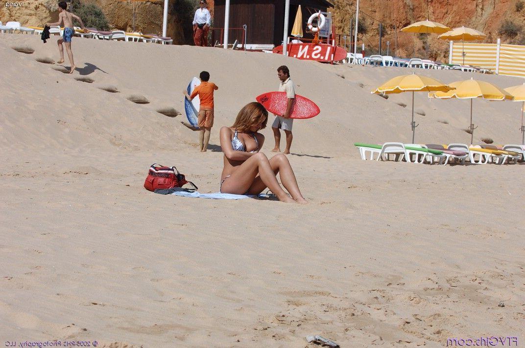 20P Pics of Ivana strutting around in a bikini