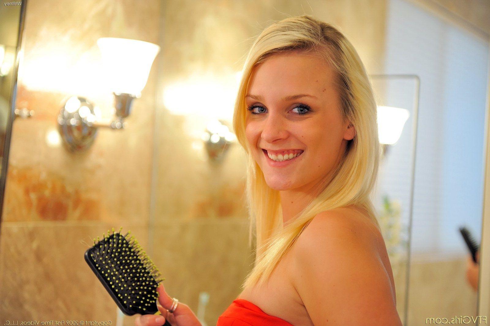 15P Pictures of a hot blonde teen masturbating in the bathroom