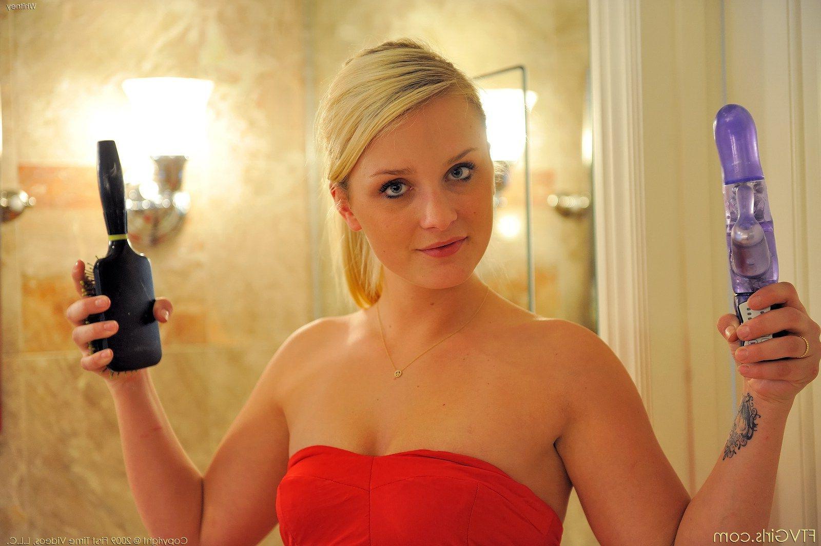 15P Pictures of a hot blonde teen masturbating in the bathroom