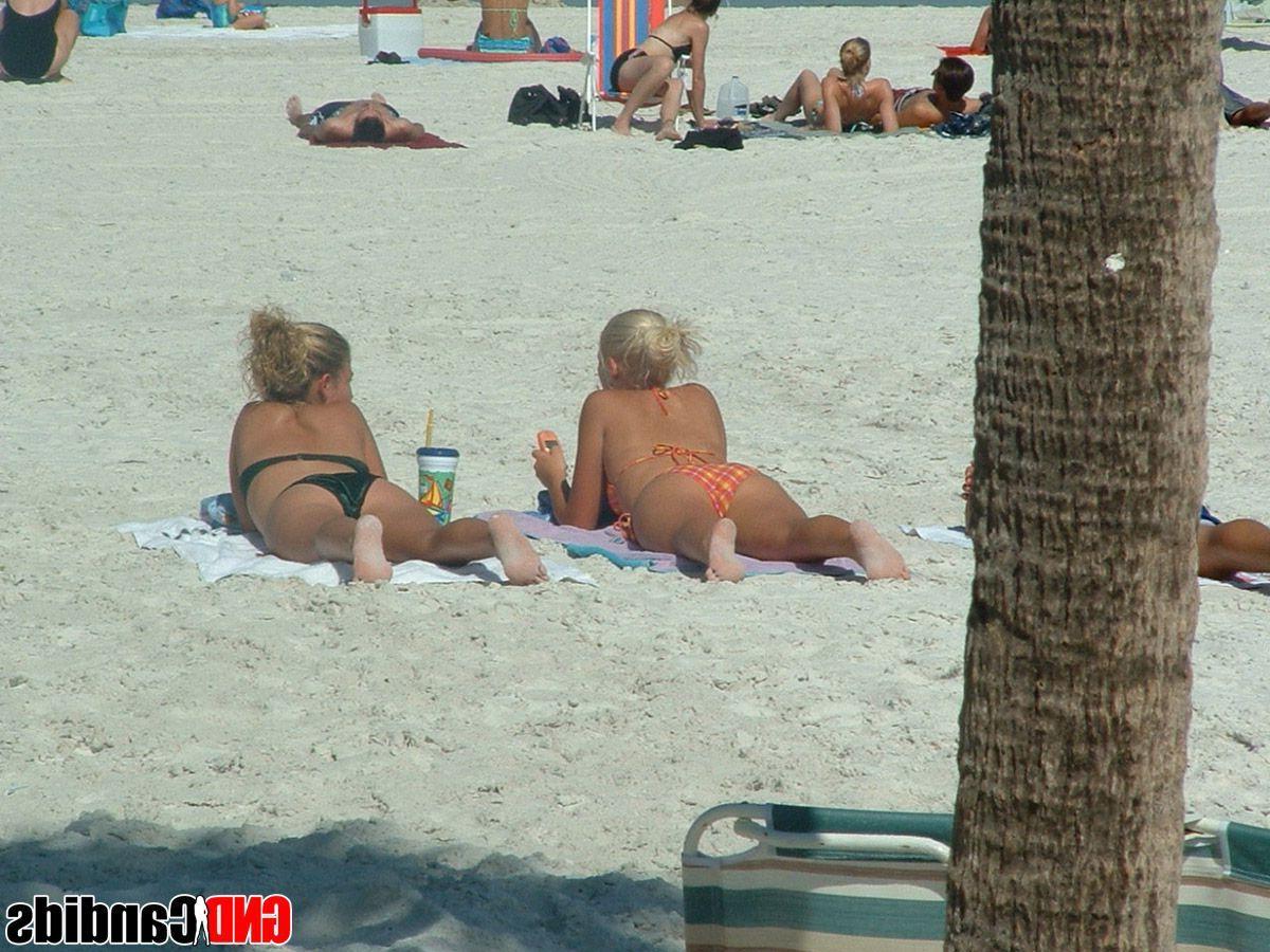 12P Pictures of hot girls in bikinis