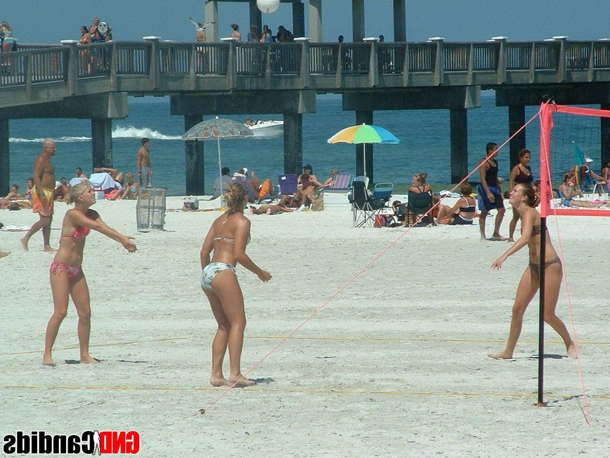 12P Pictures of hot girls in bikinis