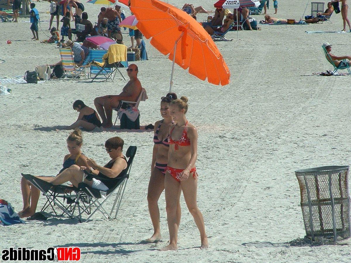 12P Pictures of hot girls in bikinis