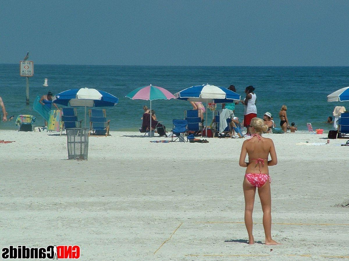 12P Pictures of hot girls in bikinis