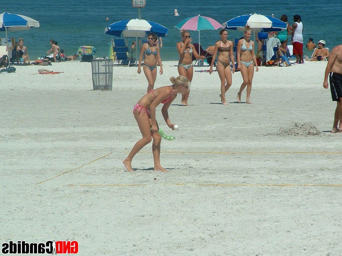 12P Pictures of hot girls in bikinis