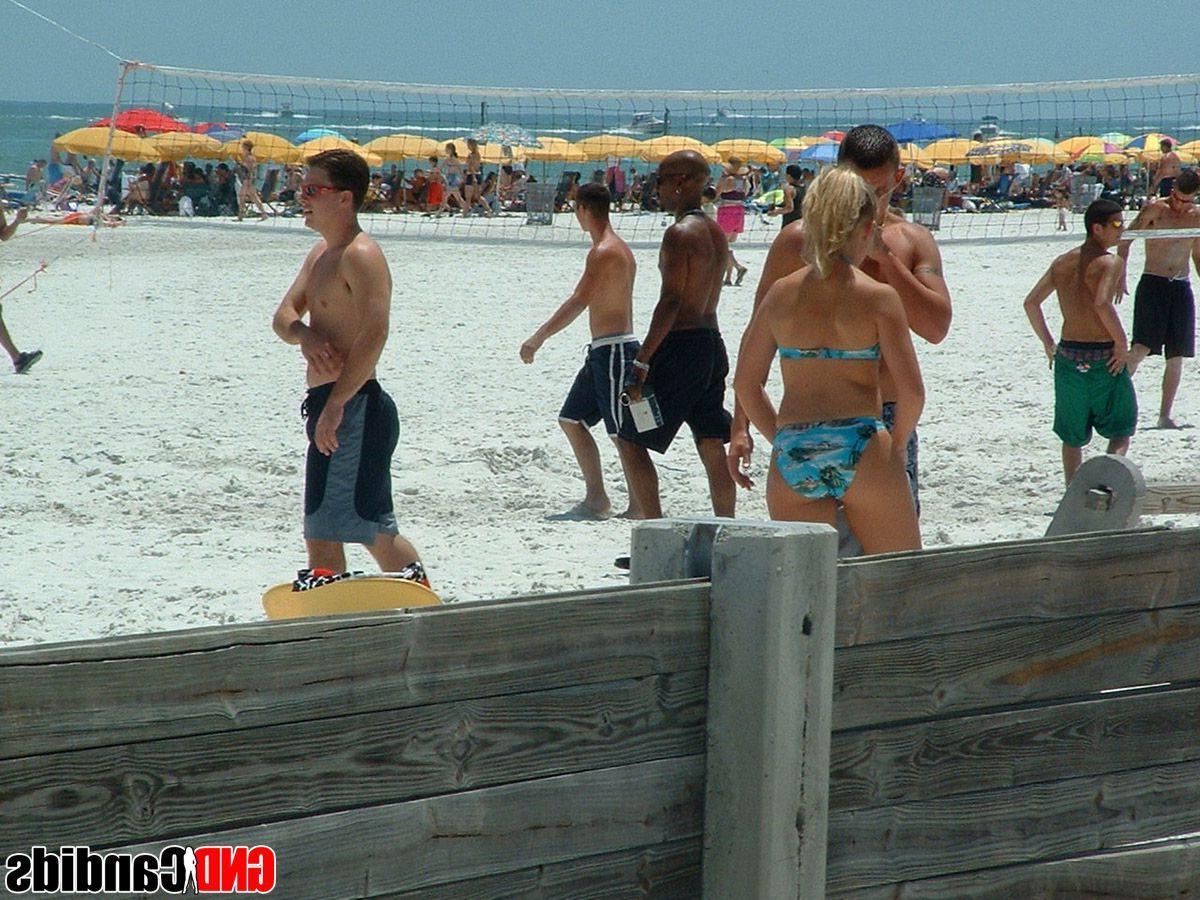 12P Pictures of hot teens in bikinis