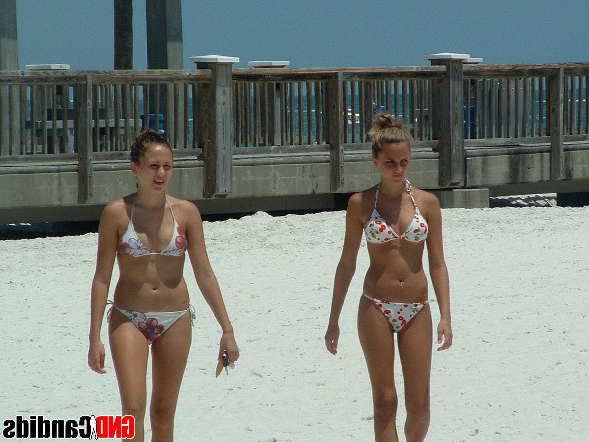 12P Pictures of hot teens in bikinis