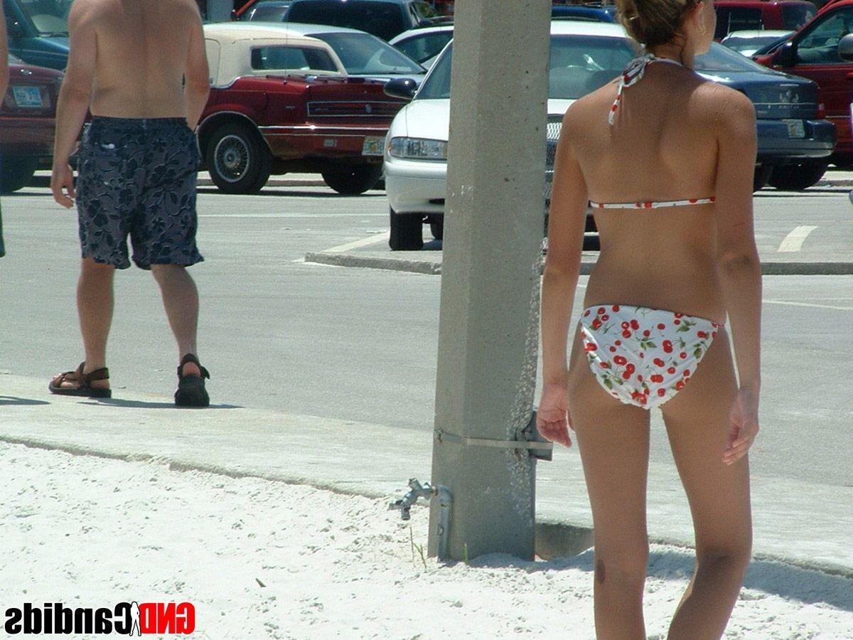 12P Pictures of hot teens in bikinis