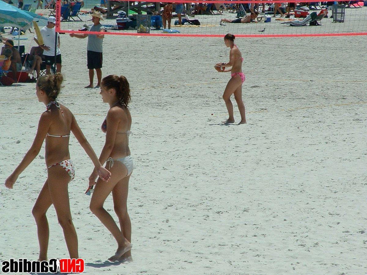 12P Pictures of hot teens in bikinis
