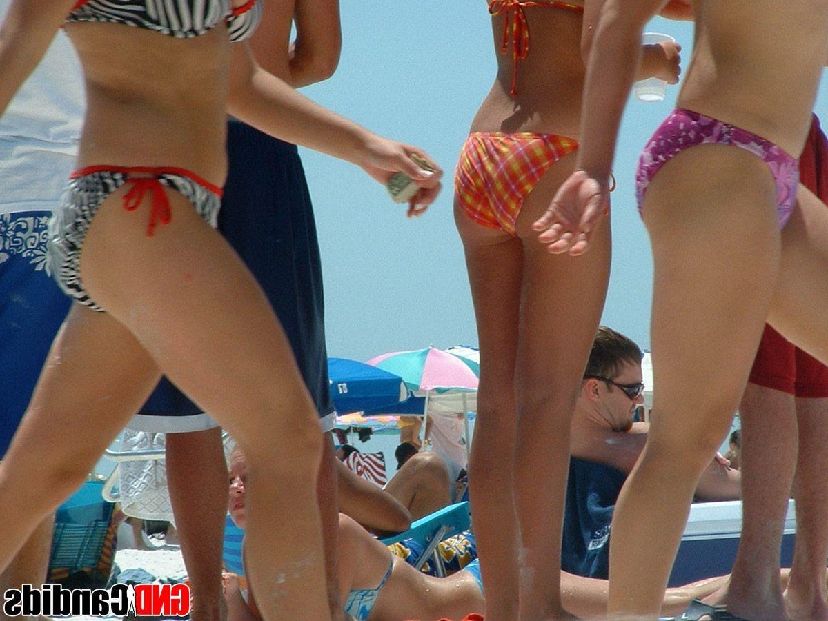 12P Pictures of hot teens in bikinis