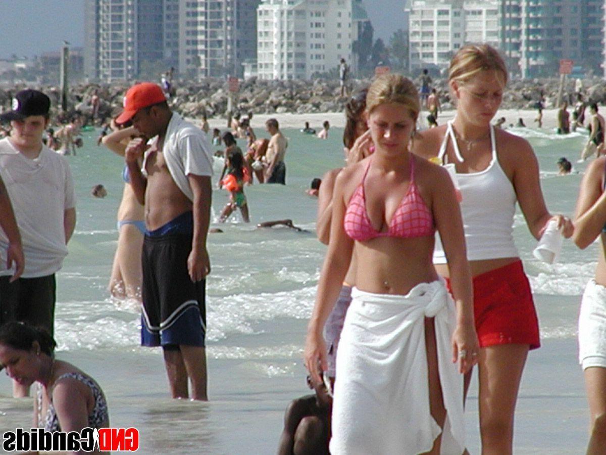12P Pictures of hot teens in bikinis