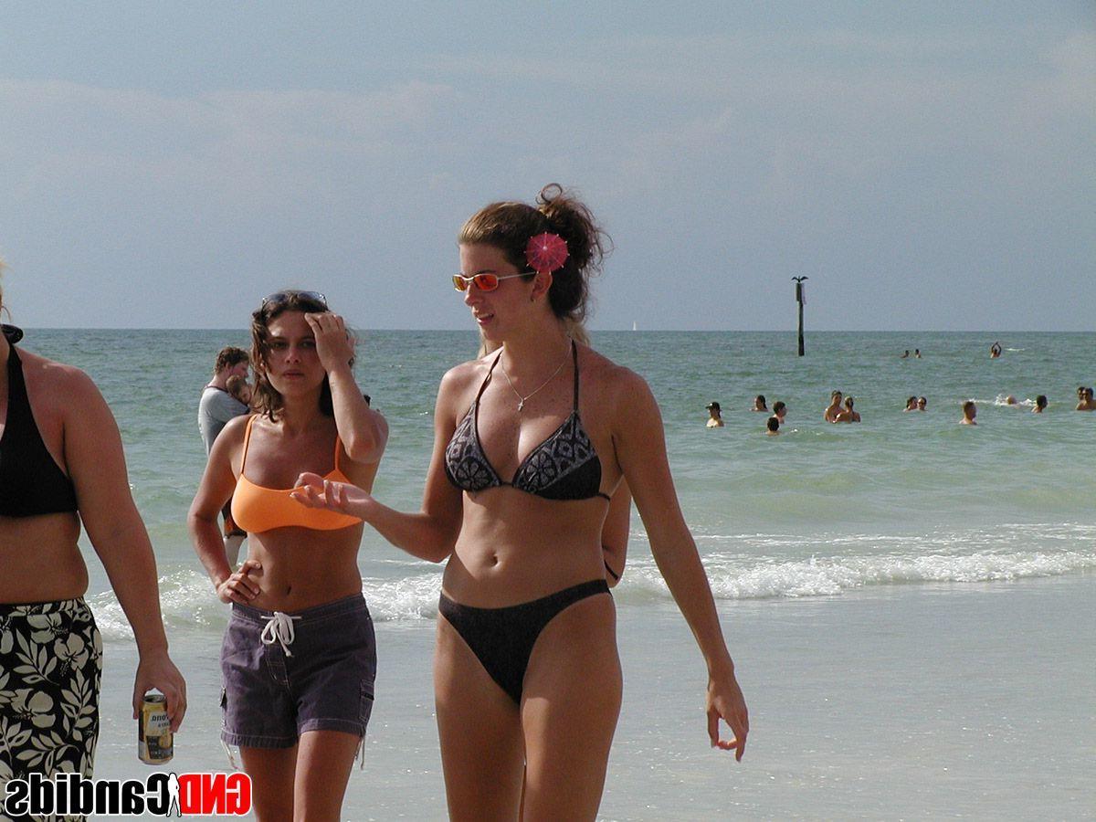 12P Pictures of hot teens in bikinis