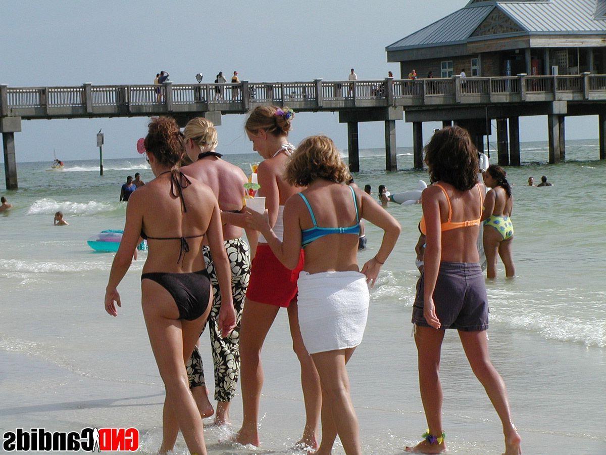 12P Pictures of hot teens in bikinis