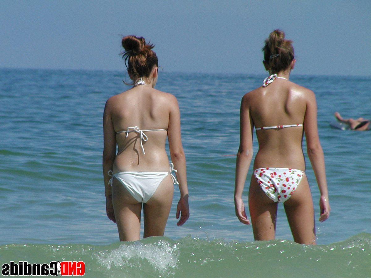12P Pictures of hot teen girls in bikinis