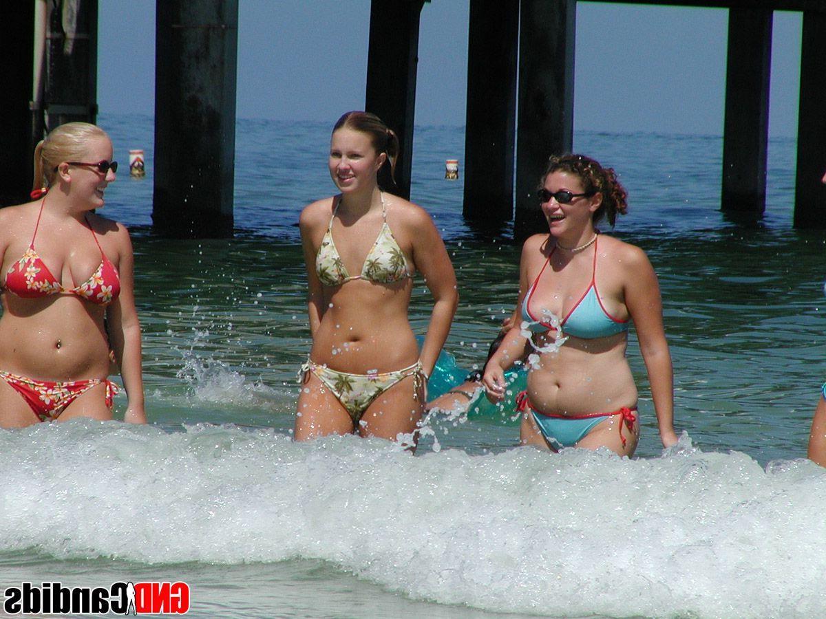 12P Pictures of hot teen girls in bikinis