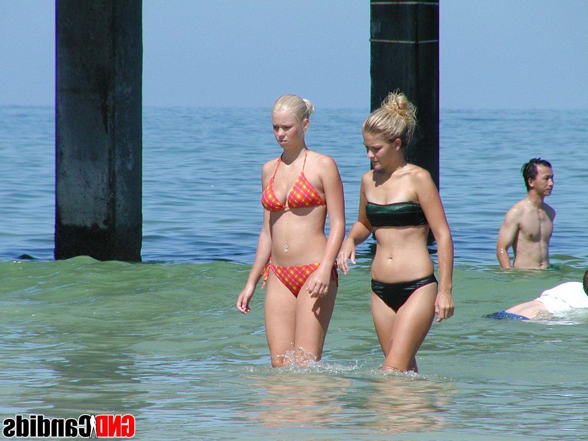 12P Pictures of hot teen girls in bikinis