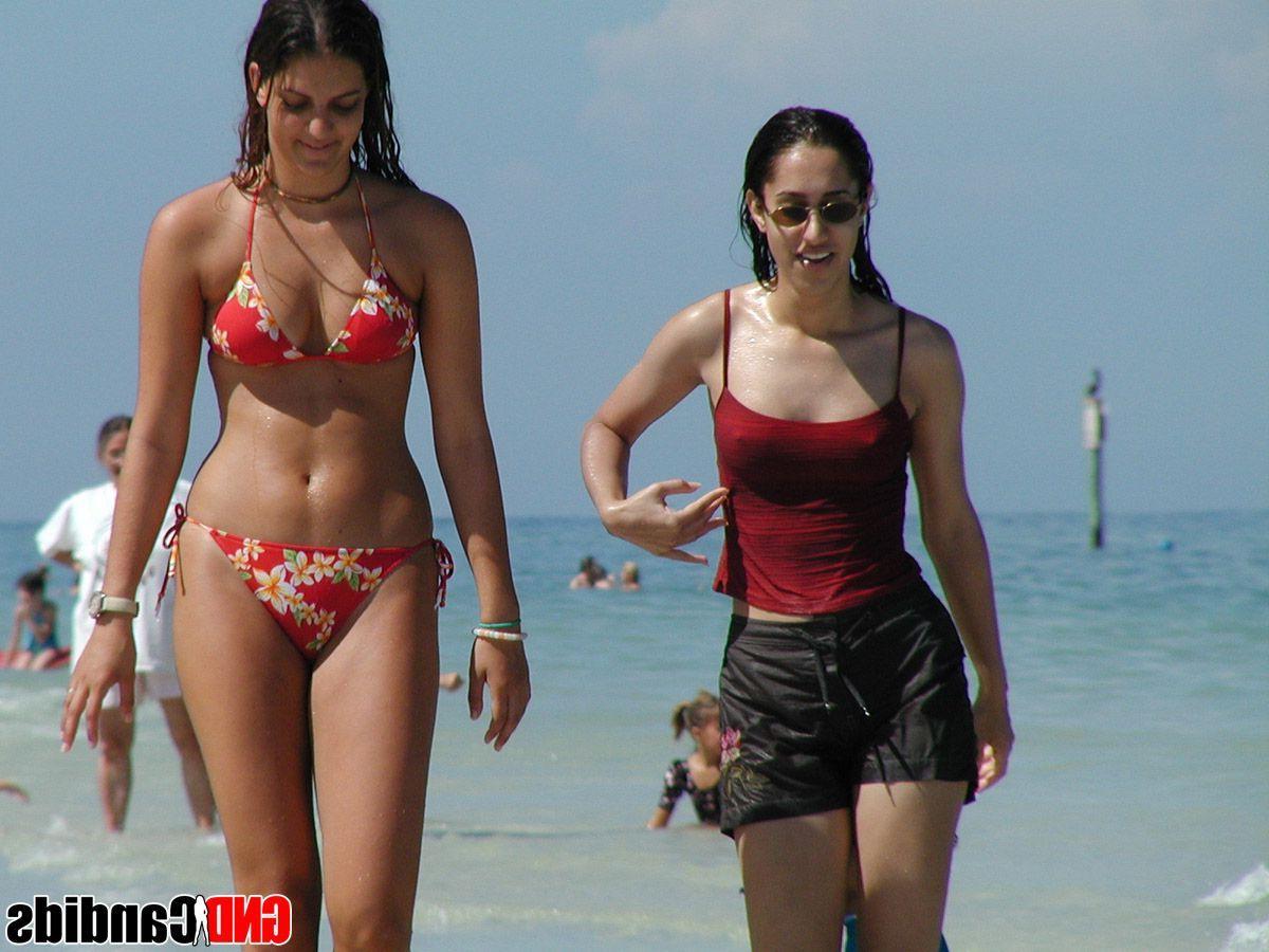 12P Pictures of hot teen girls in bikinis