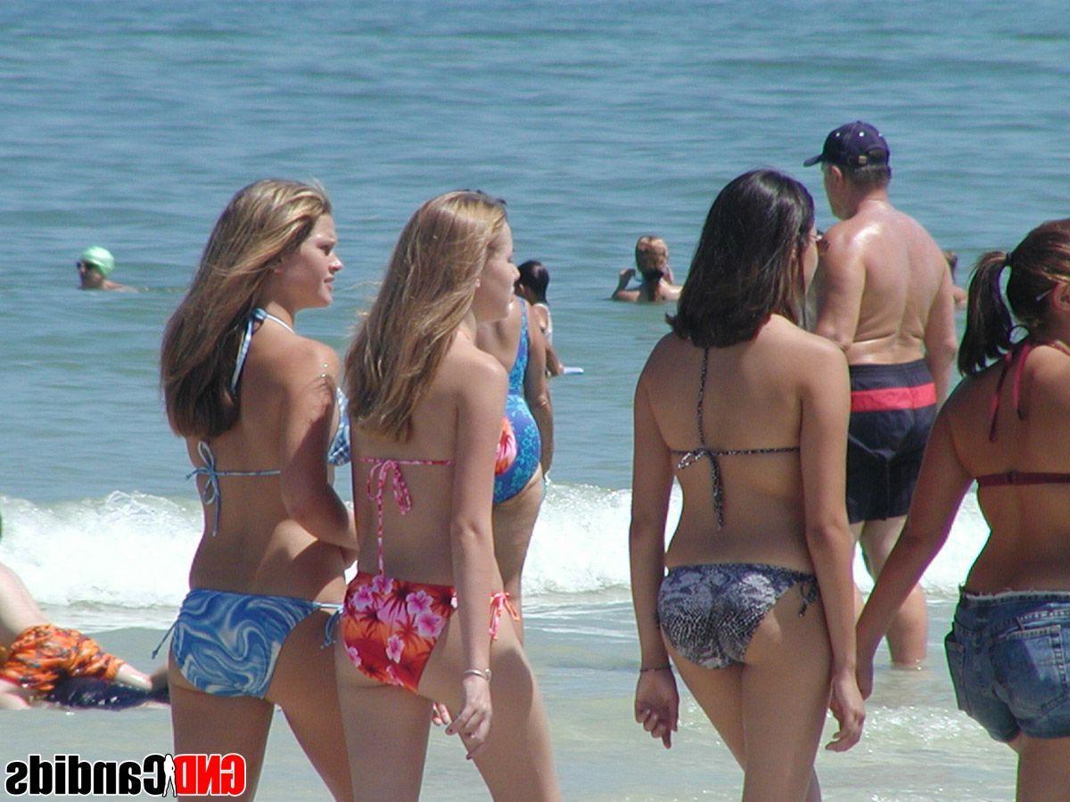 12P Pictures of hot bikini girls caught on camera
