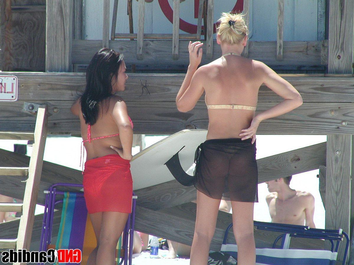 12P Pictures of hot bikini girls caught on camera