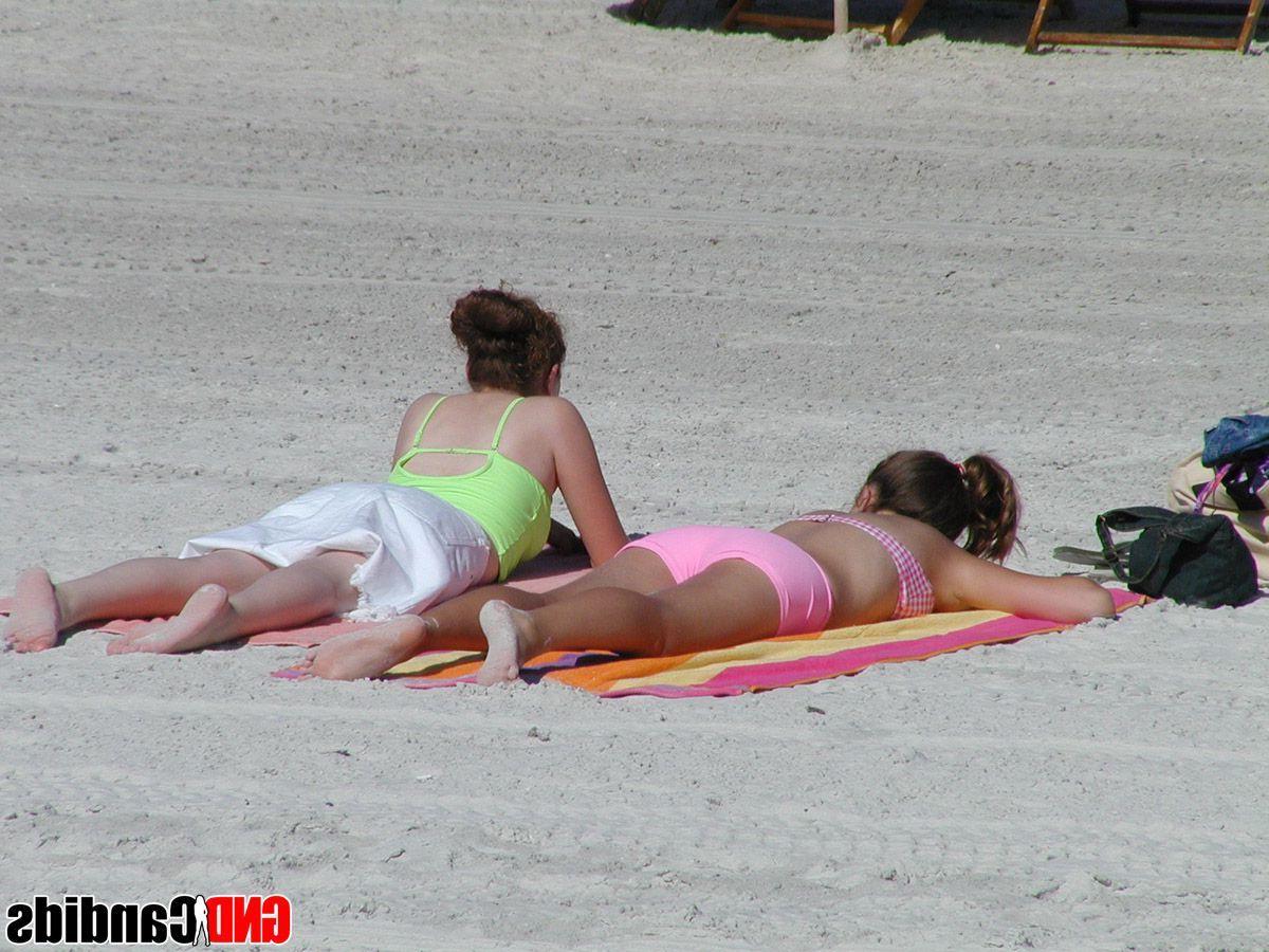 12P Pictures of hot teens in bikinis