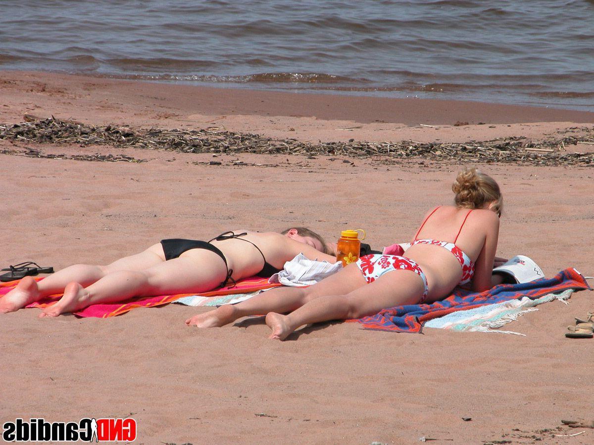 12P Pictures of hot teen girls in bikinis