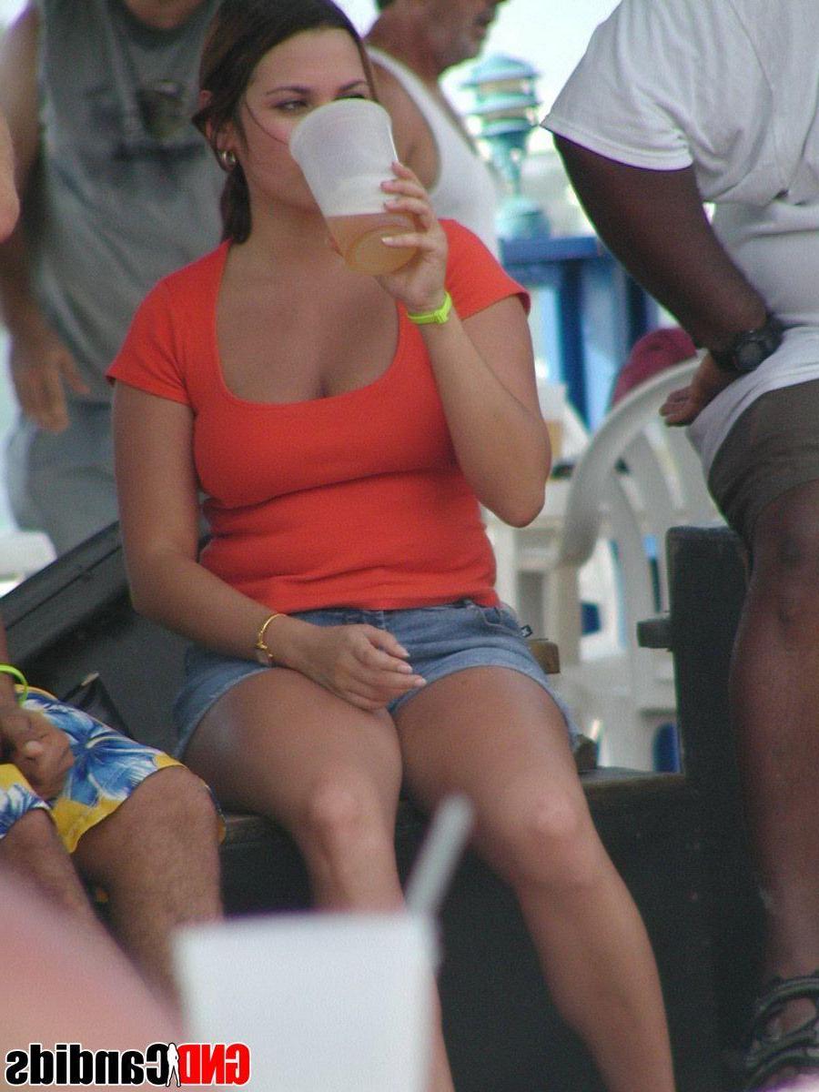 12P Pictures of hot teen girls in bikinis