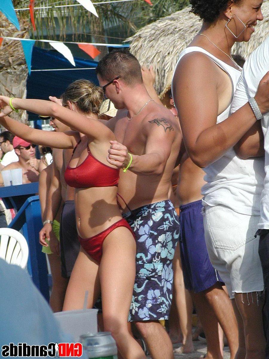 12P Pictures of hot teen girls in bikinis