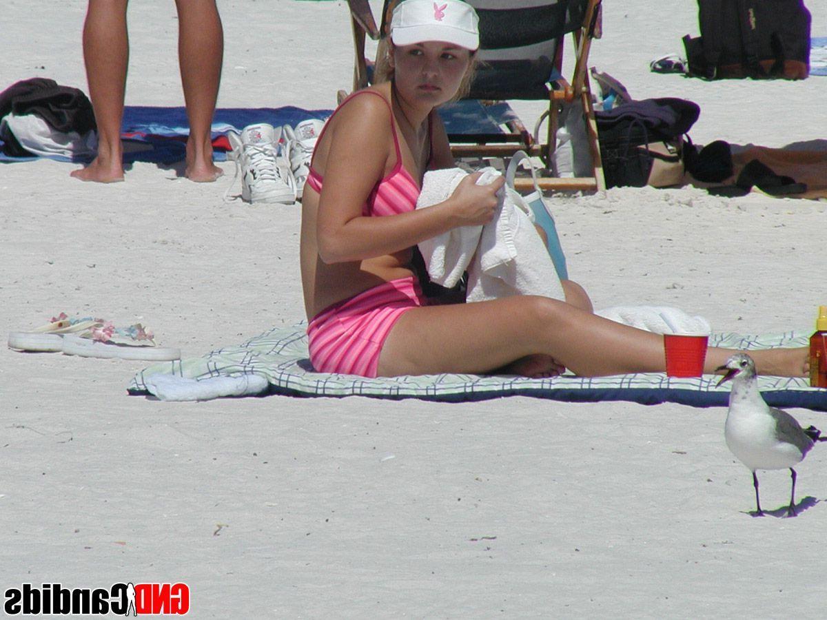 12P Pictures of beautiful girls in bikinis