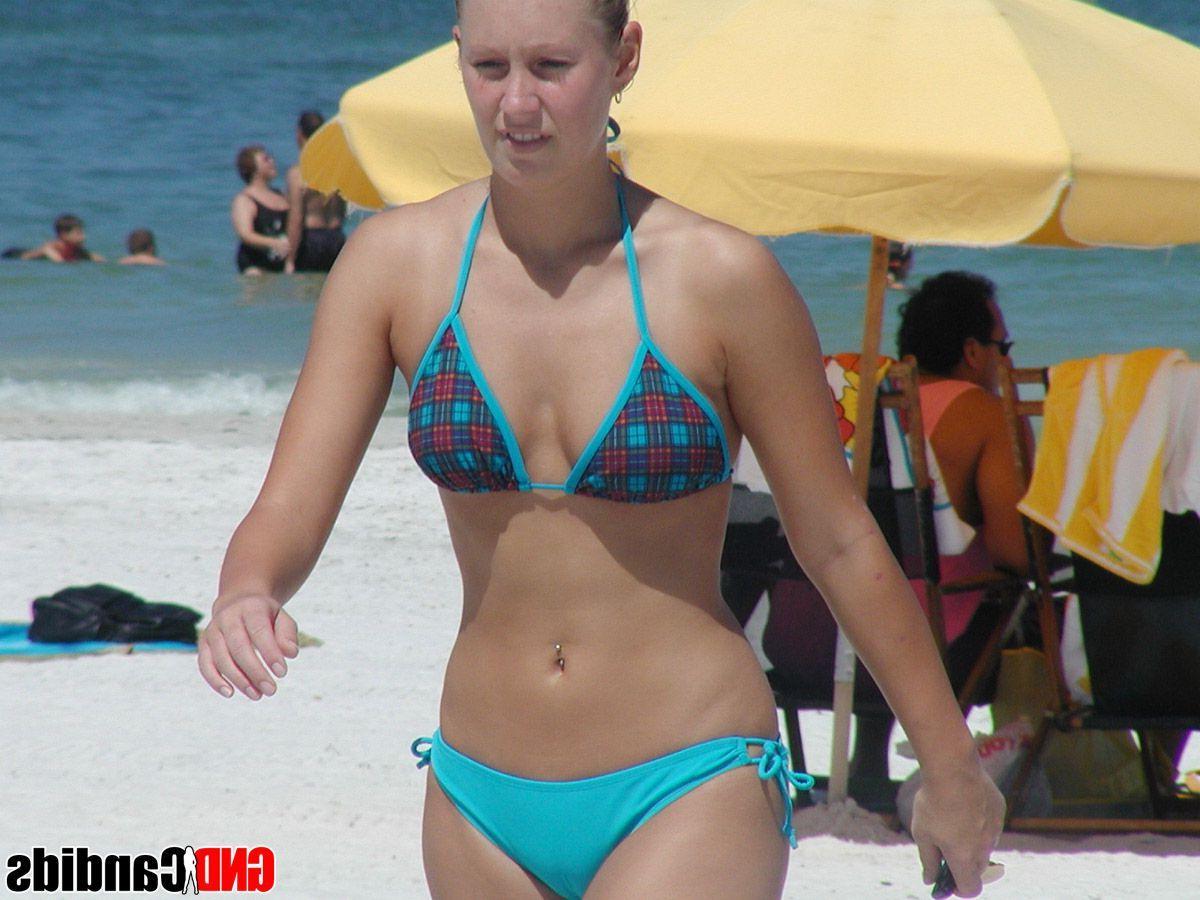 12P Pictures of beautiful girls in bikinis