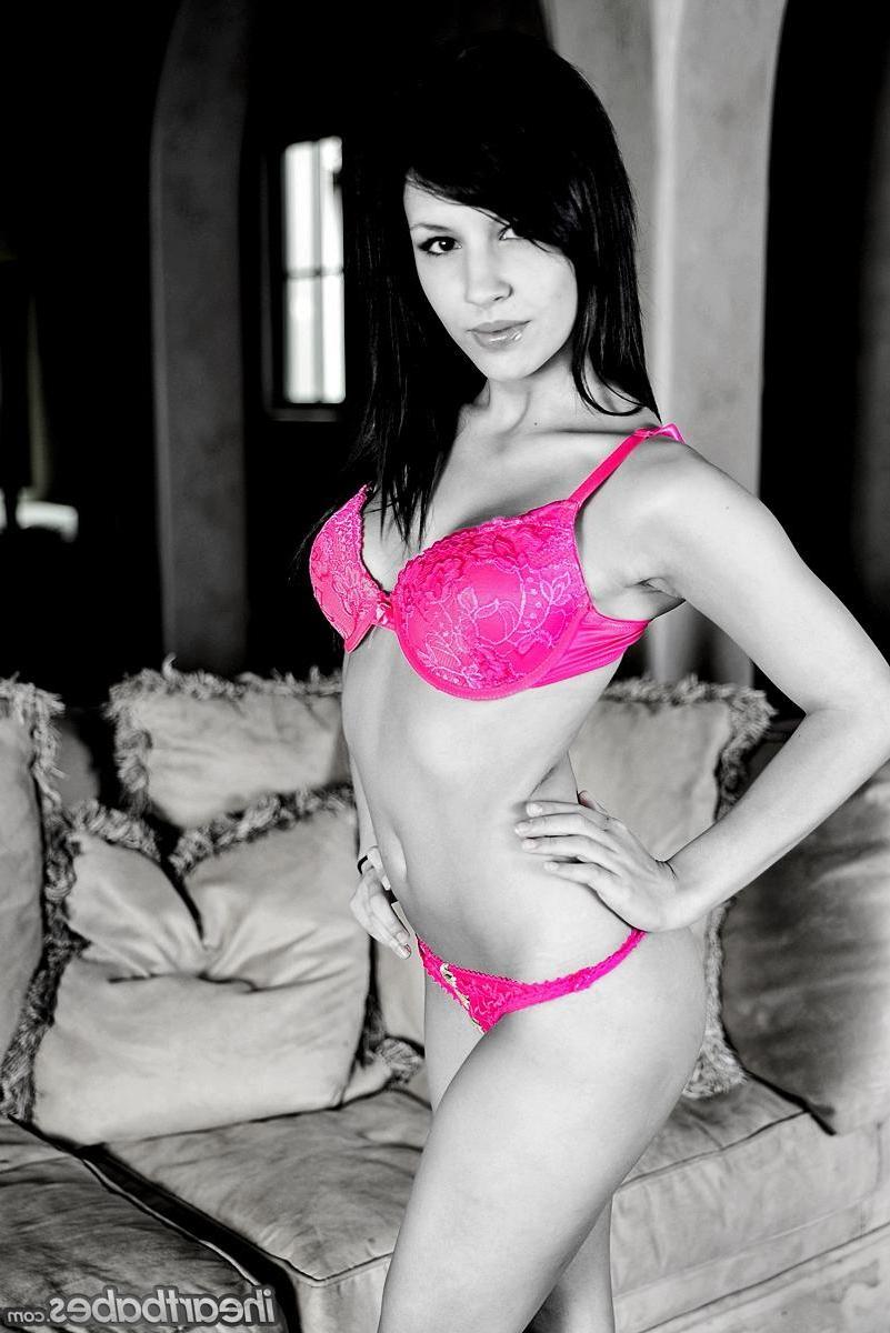 15P Kate strips out of her pink bra in an artistic set