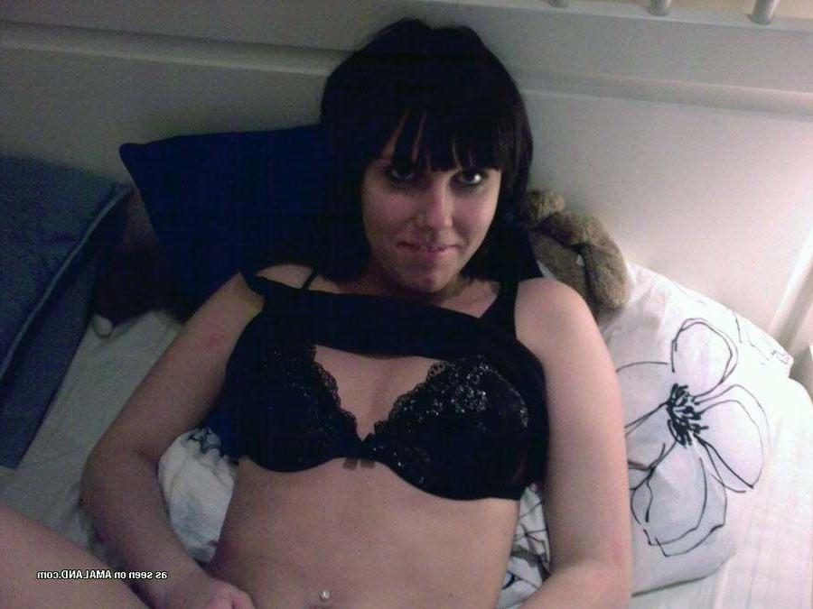 15P Pictures of horny girlfriends enjoying the jizz