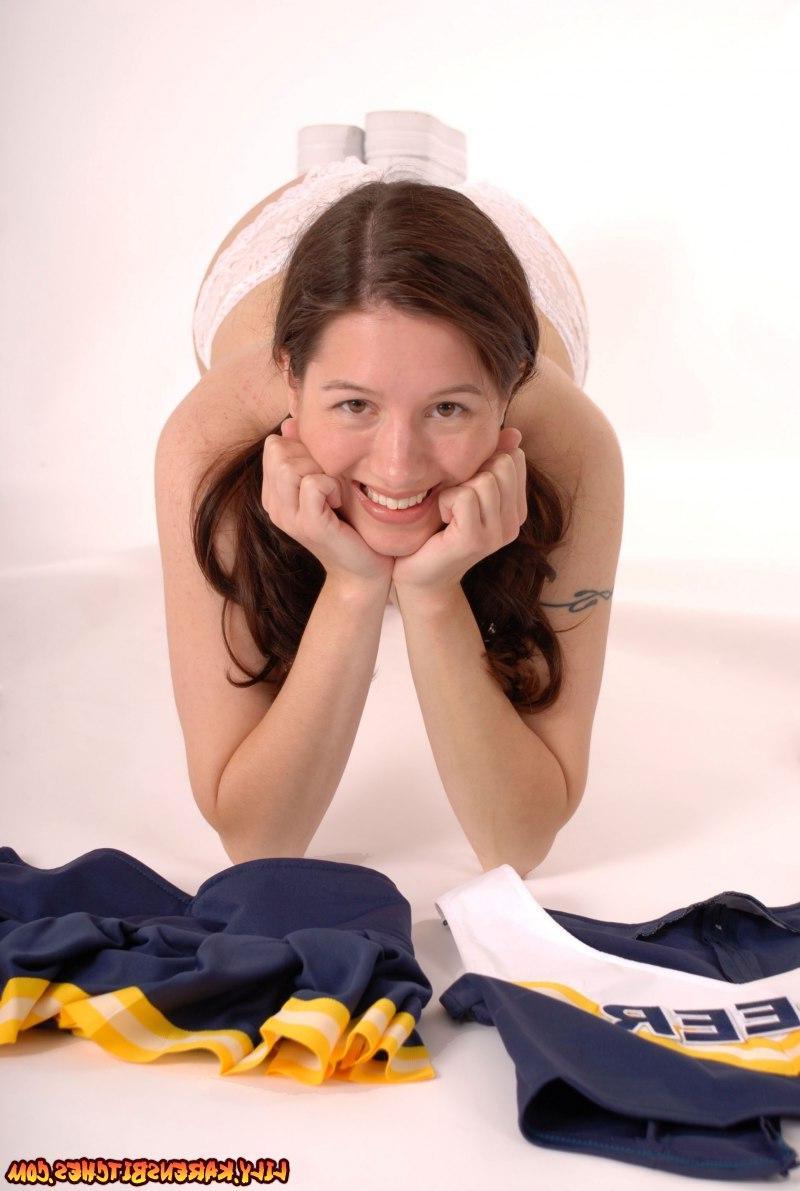 20P Pictures of a cheerleader getting naked