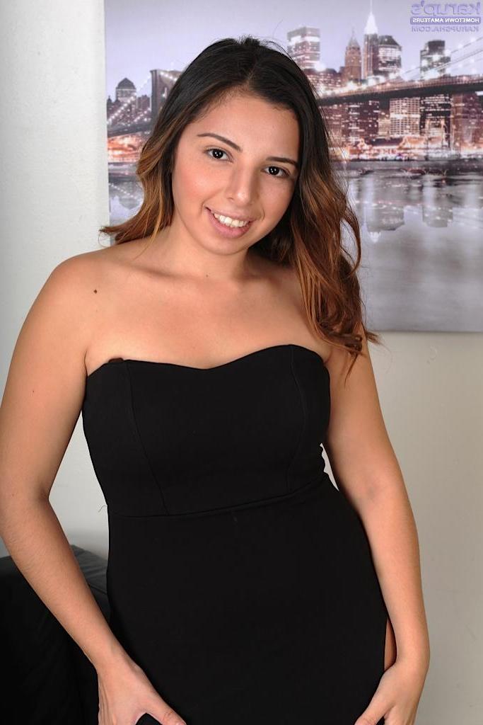 15P Cute curvy coed Luna Leve exposes her thick ass