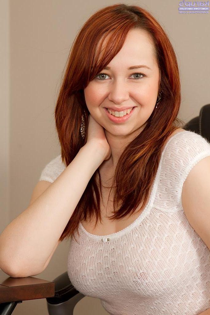 15P Curvy redhead Alisyn Carliene spreads her shaved pussy