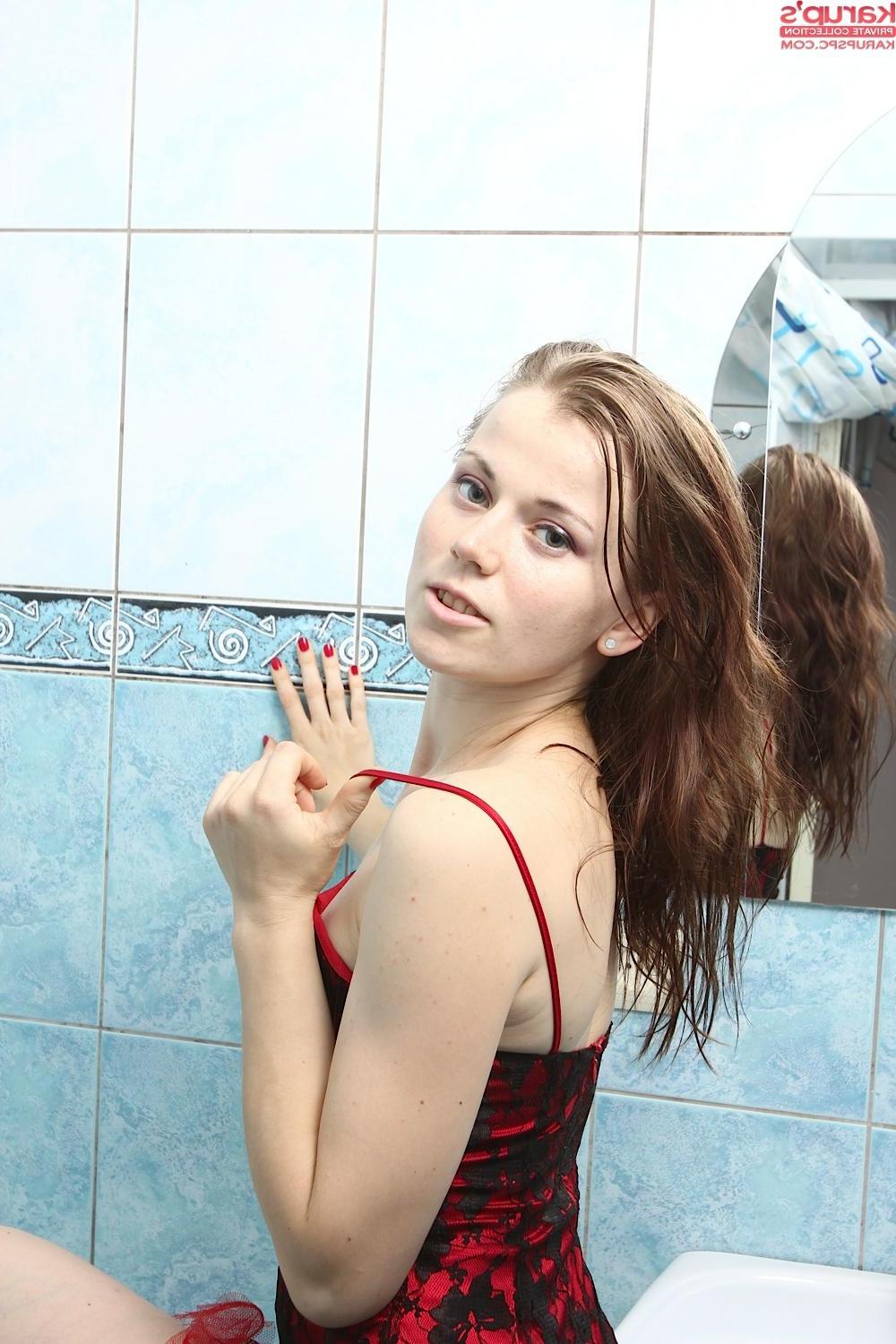 15P Brunette babe Izabella Putine masturbating in the bathtub