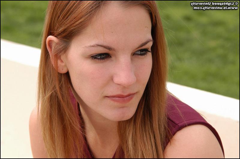 20P Pictures of a cheerleader flashing