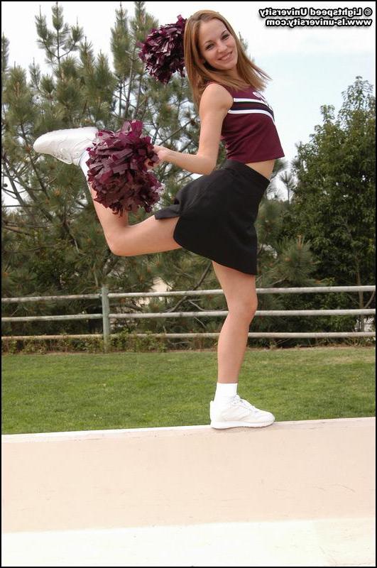 20P Pictures of a cheerleader flashing