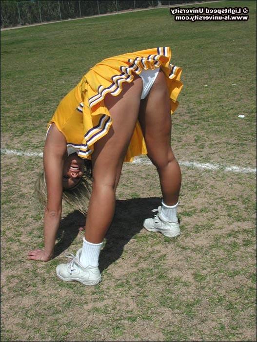 19P Pics of a hot blond girl flashing