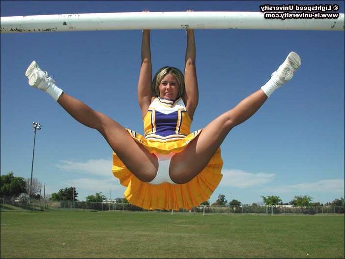 19P Pics of a hot blond girl flashing