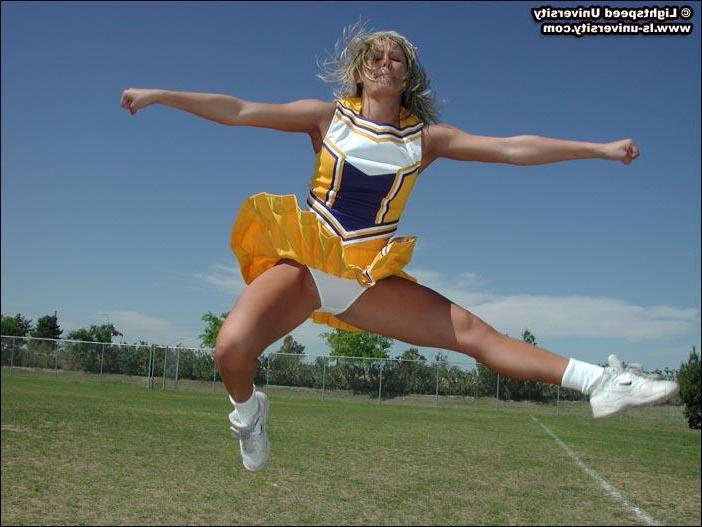 19P Pics of a hot blond girl flashing