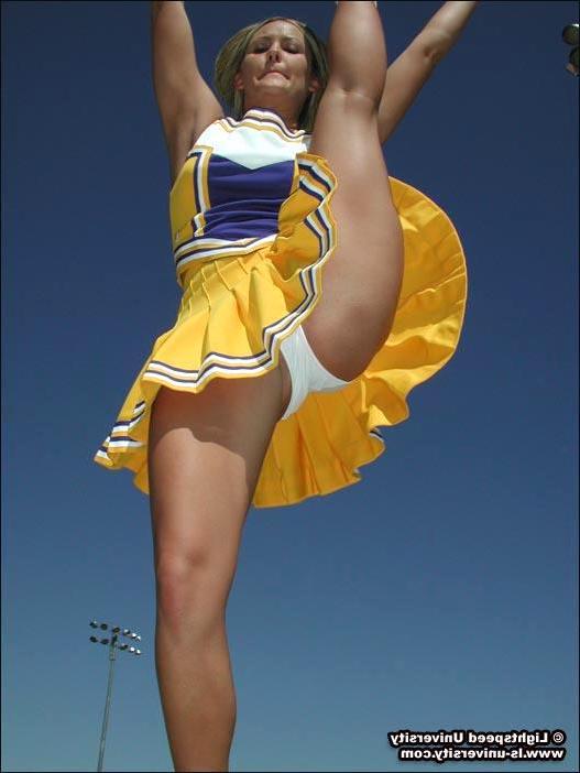 19P Pics of a hot blond girl flashing