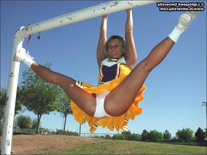 19P Pics of a hot blond girl flashing