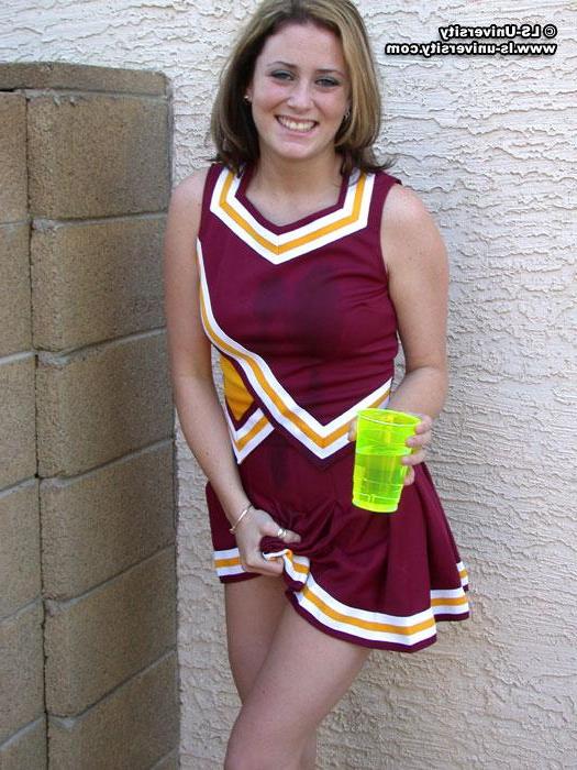 20P Pictures of a cheerleader getting naked