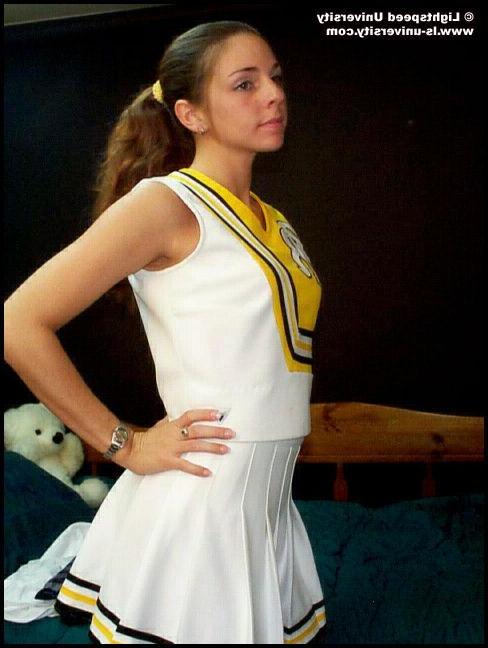 20P Pictures of a cheerleader letting you see up her skirt